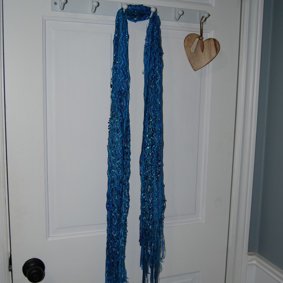 Blue sparkly scarf - Picture 4 of 5